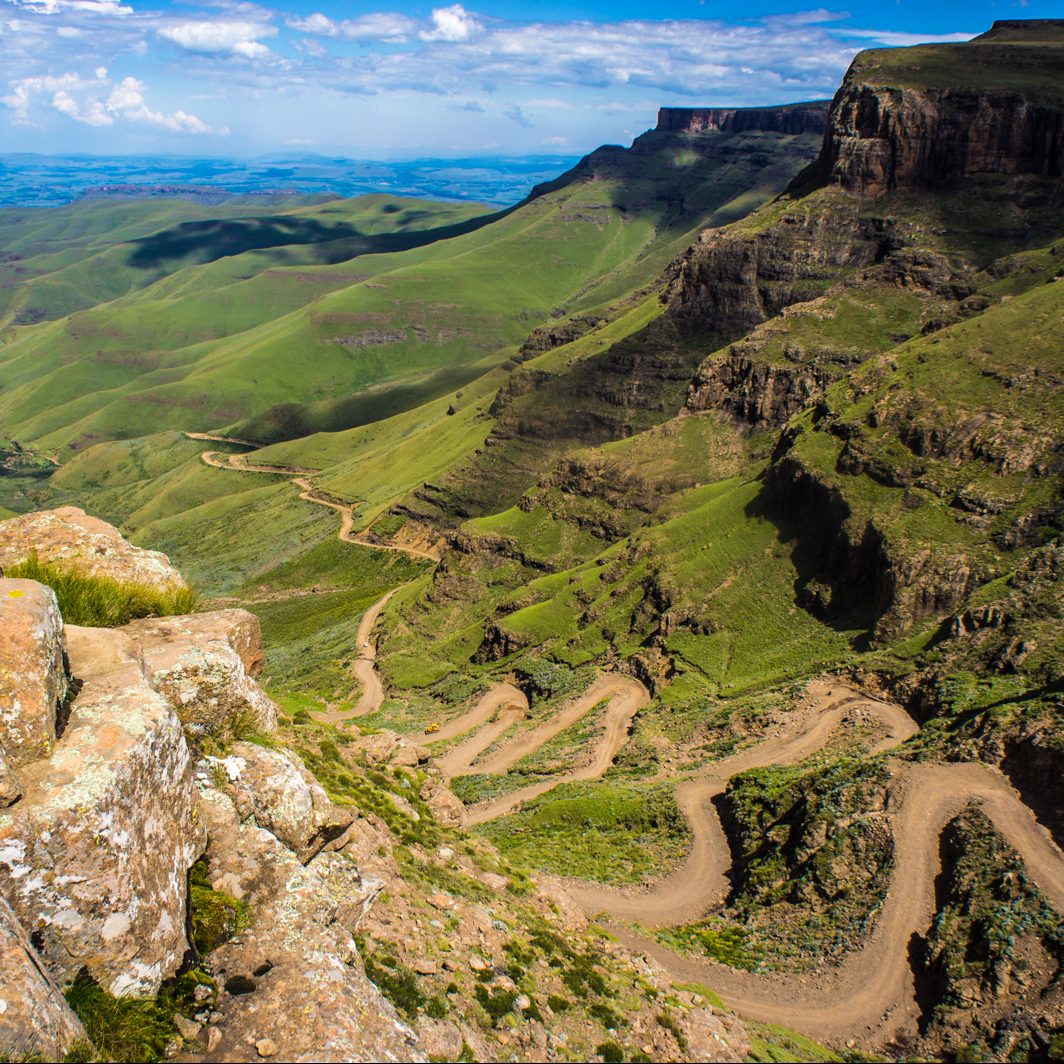 Sani_Pass_heading_into_Lesotho